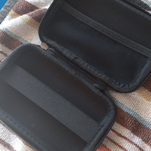 Small black protective hard case - Picture 3 of 3